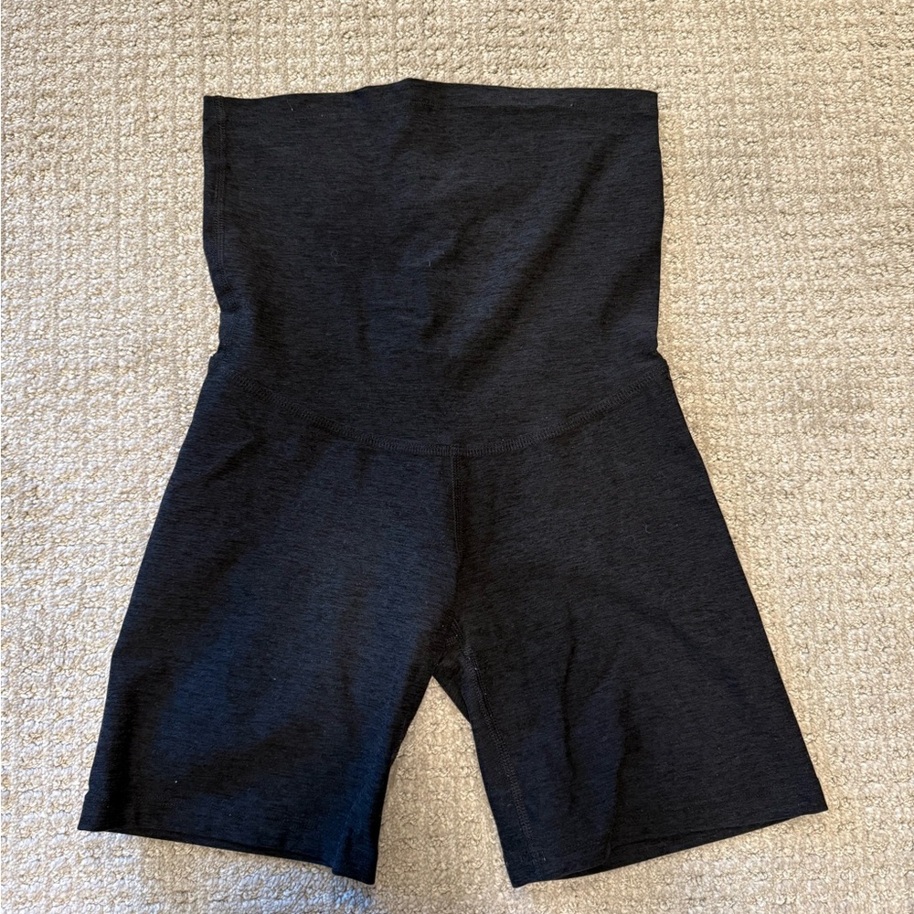 Beyond Yoga maternity biker shorts XS